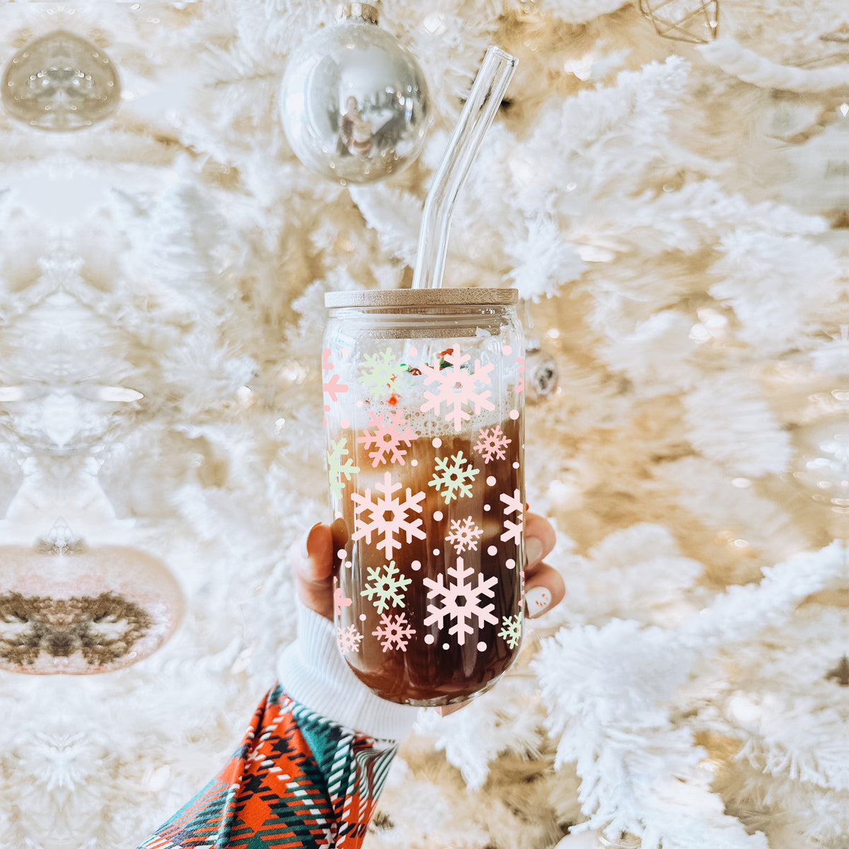 Pastel Snowflakes Glass Tumbler 17oz